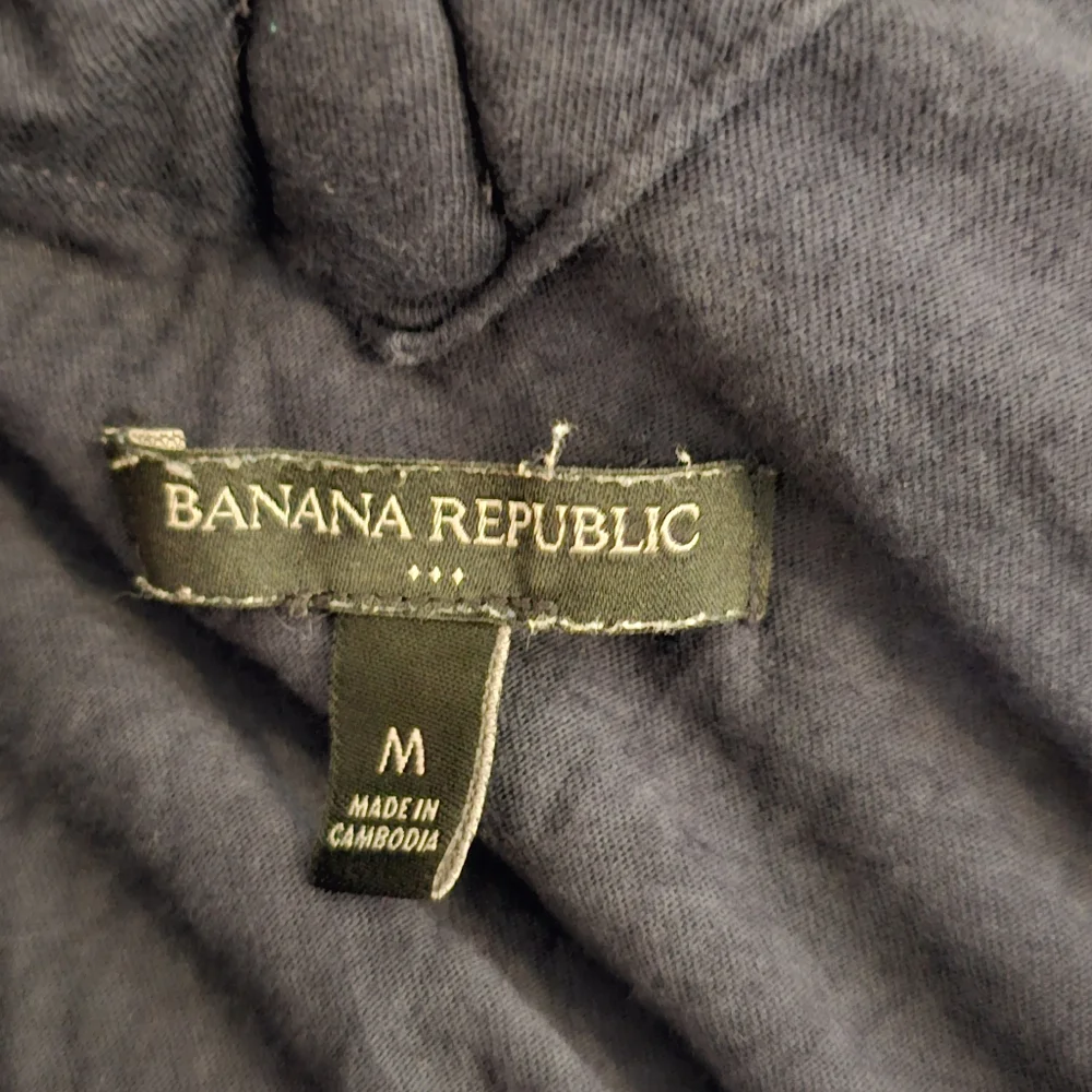 Chic Navy Blue Banana Republic Women's Medium Top with Back Bow – Short Sleeve - Picture 5 of 6